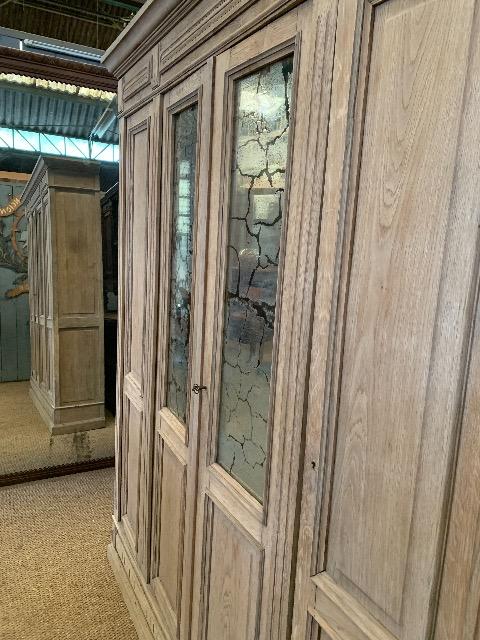 Natural oak 4 door cabinet