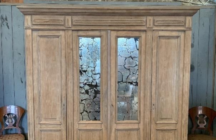 Natural oak 4 door cabinet
