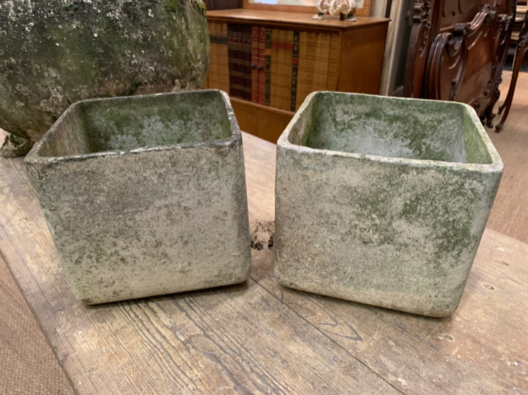 Concrete pot and small pair of planters, beg XXth