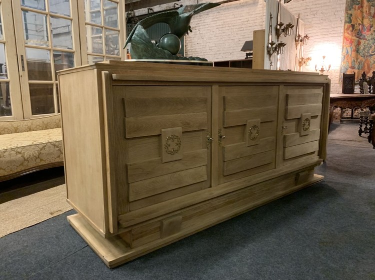 Natural oak sideboard opening on both faces, c.1940