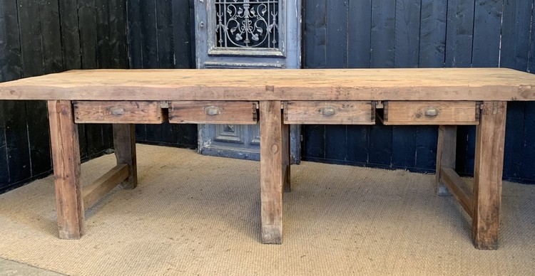 Primitive table from a workshop, XIXth