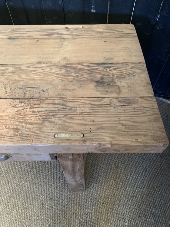 Primitive table from a workshop, XIXth