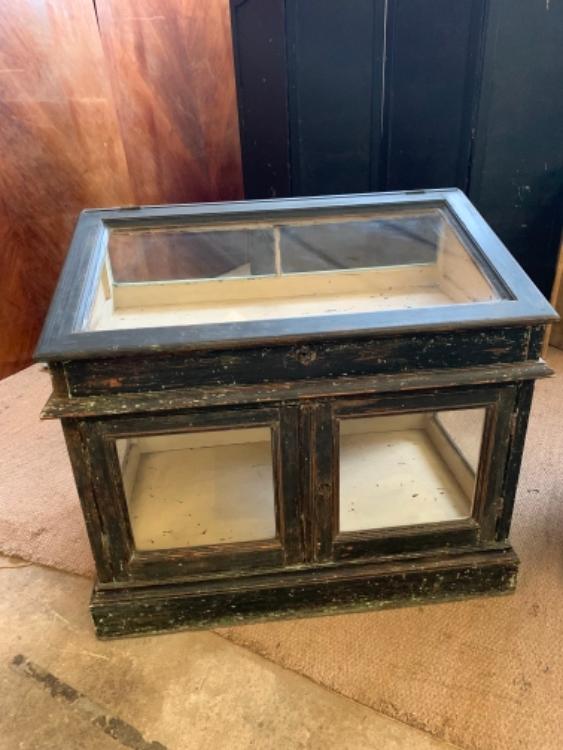 Set of 3 museum display cabinets, period NapIII